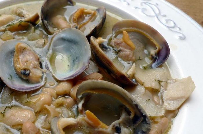 Beans with Clams and Boletus